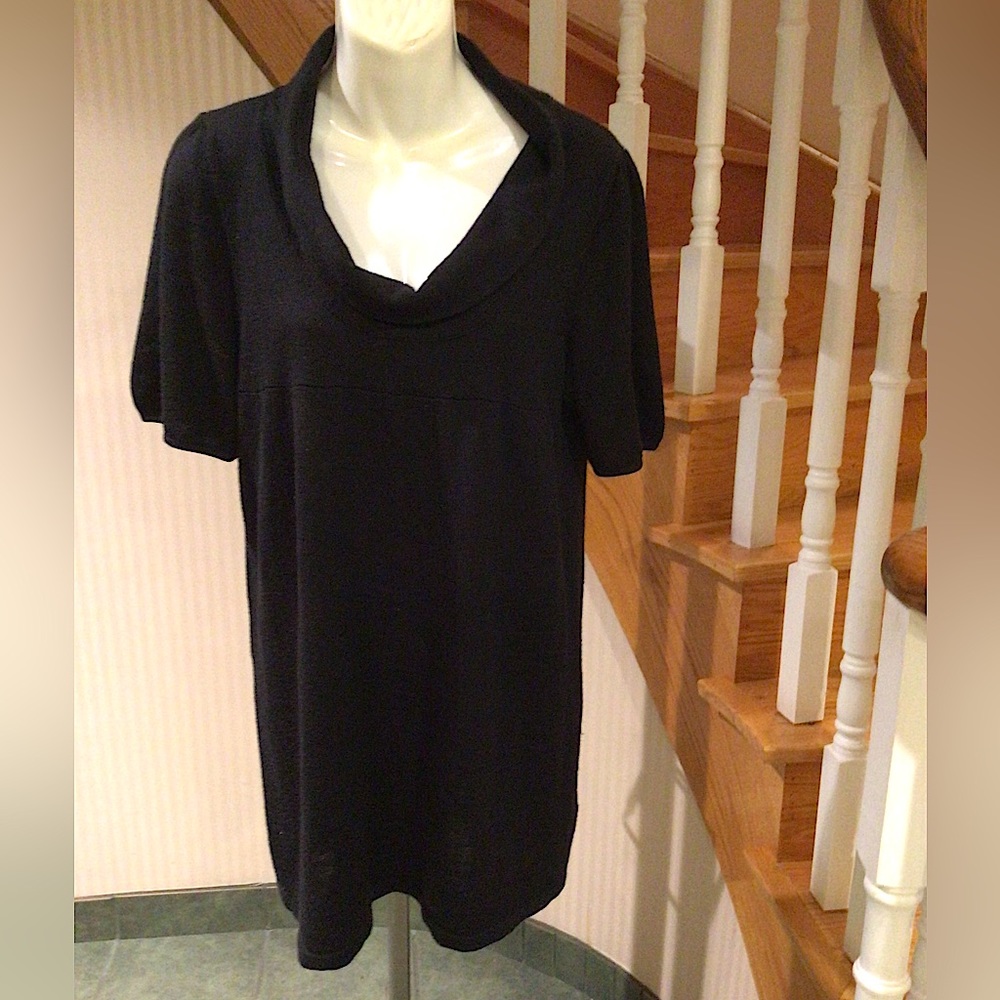 Black knit slip on short sleeve tunic🛍2 for $35🛍